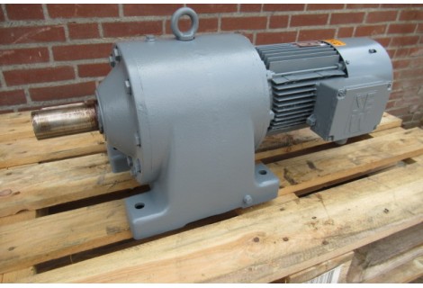 63 RPM  3 kW Asmaat 50 mm. Brake Used